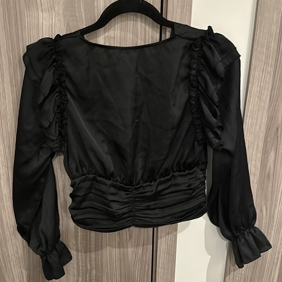 Zara black ruffle sleeve plunge top in S, NWT - Picture 3 of 4